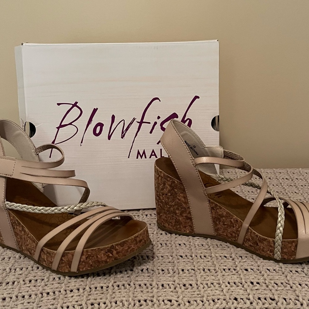 Barely used Blowfish Malibu Size 10 Medium , Almond